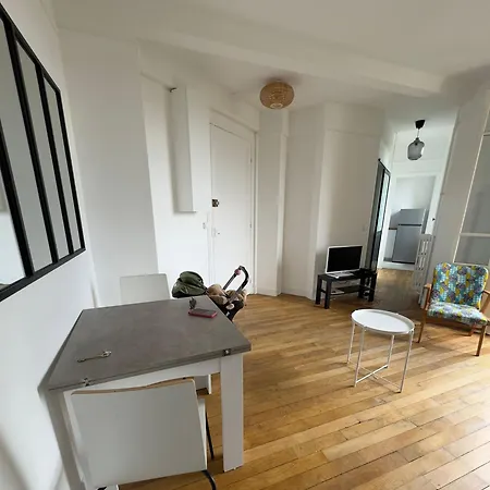Studio Proche Chateau 아파트 베흑사이으