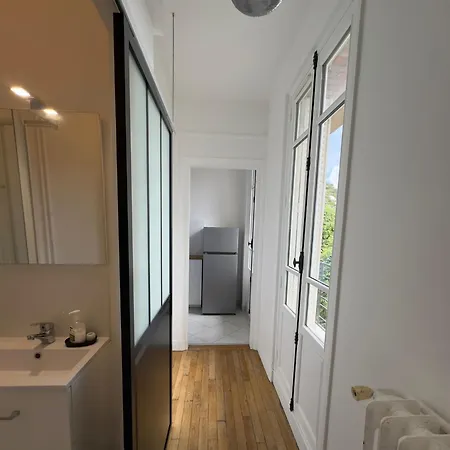 Studio Proche Chateau 아파트 베흑사이으
