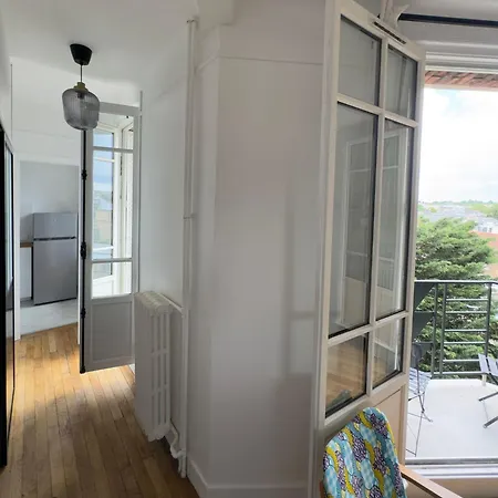 Studio Proche Chateau 아파트 베흑사이으